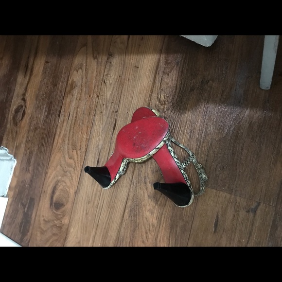 Heels - Picture 3 of 3